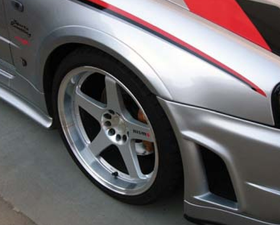 日産 フロントフェンダー ステー 補強材 助手席側 LH BNR34