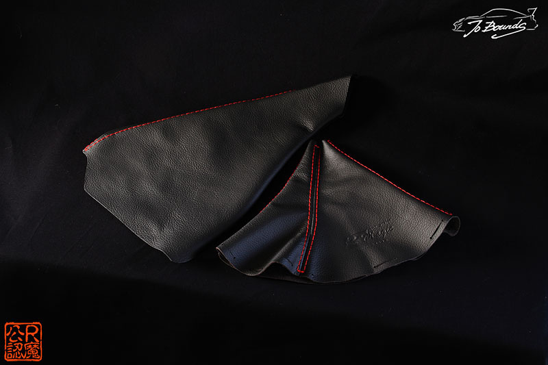 thumbnail interactive-video image 1 of Black Leather Gear Shift & Handbrake Boot Set For Mazda RX-7 (1992-2002) - Red Embroidery - The Tuning-Shop 1 of 6