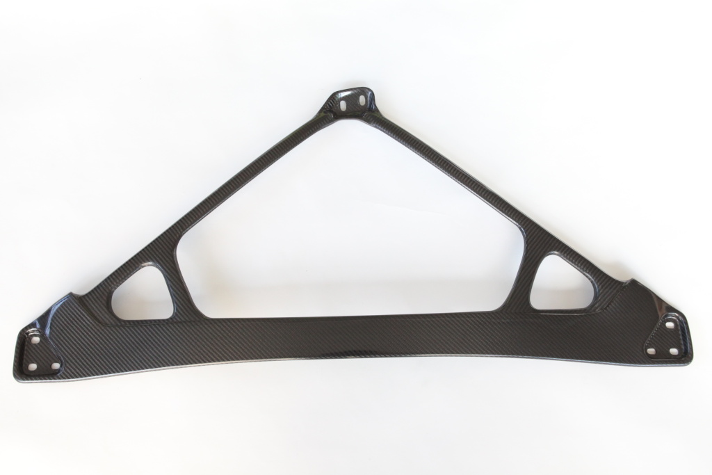 R1 Titan - Z34 Dry Carbon Tower Bar and Engine Covers