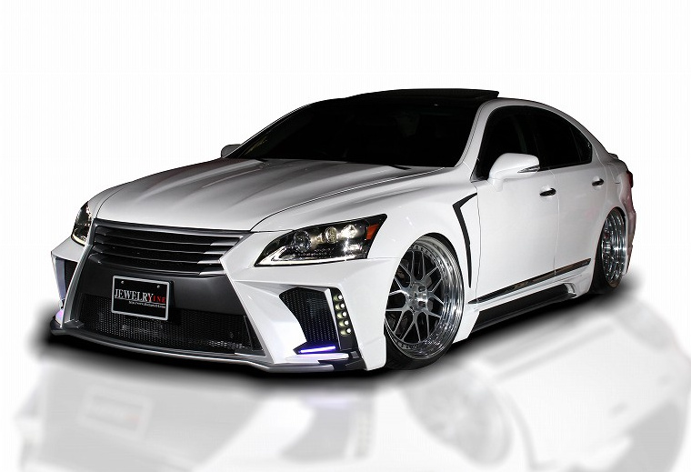 3 Piece Set: Front Bumper Spoiler + Rear Bumper Spoiler + Side Steps - Construction: FRP - Colour: Unpainted - BP-JLDSS-LS-3PS