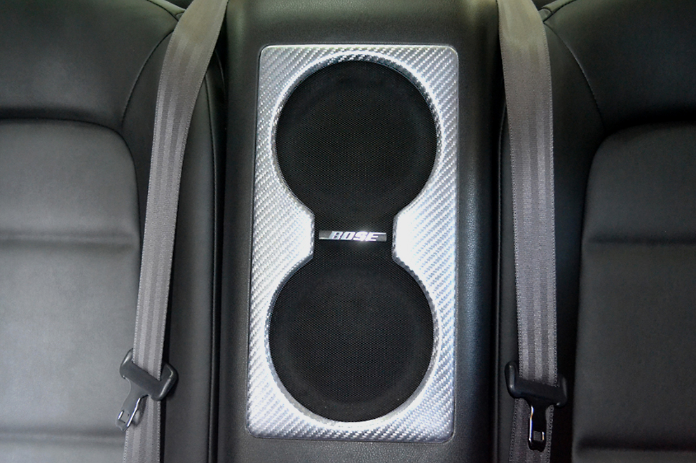 Carbon BOSE Speaker Panel - Material: Twill Black Carbon 2x2 - Material: Twill Silver Carbon 2x2 - Compatibility : RHD - INS-R35-17BS