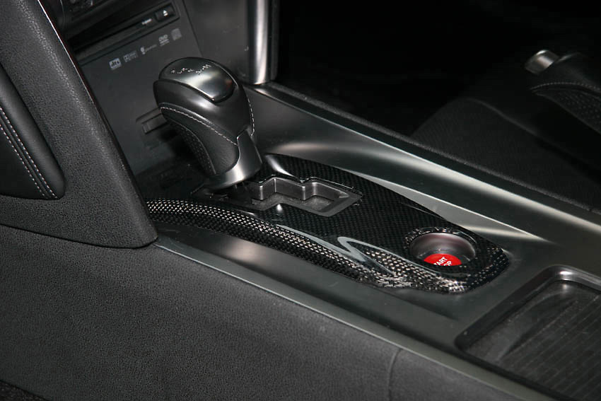 Carbon Gearshift Gate Inner Panel - Material: Black Carbon 1x1 - Compatibility : RHD/LHD Same - R35-INS-SI