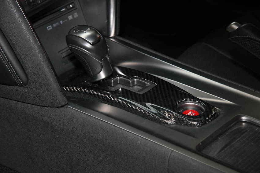 Carbon Gearshift Gate Inner Panel - Material: Black Carbon 2x2 - Material: Black Carbon 2x2 Matte Finish - Material: Silver Carbon 2x2 - Compatibility : RHD/LHD Same - R35-INS-SI