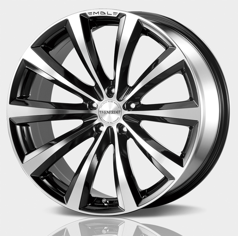 タイヤ・ホイール COSMIC VENERDI VENERDI Weissach COSMIC(コスミック)のホイールの口コミ