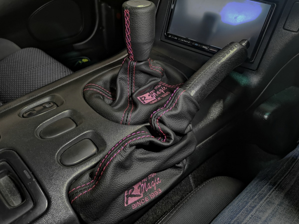 新品 R-Magic シフトブーツ ロゴ刺繍入り RX-7 FD3S 新品 R-Magic シフトブーツ ロゴ刺繍入り RX-7 FD3S