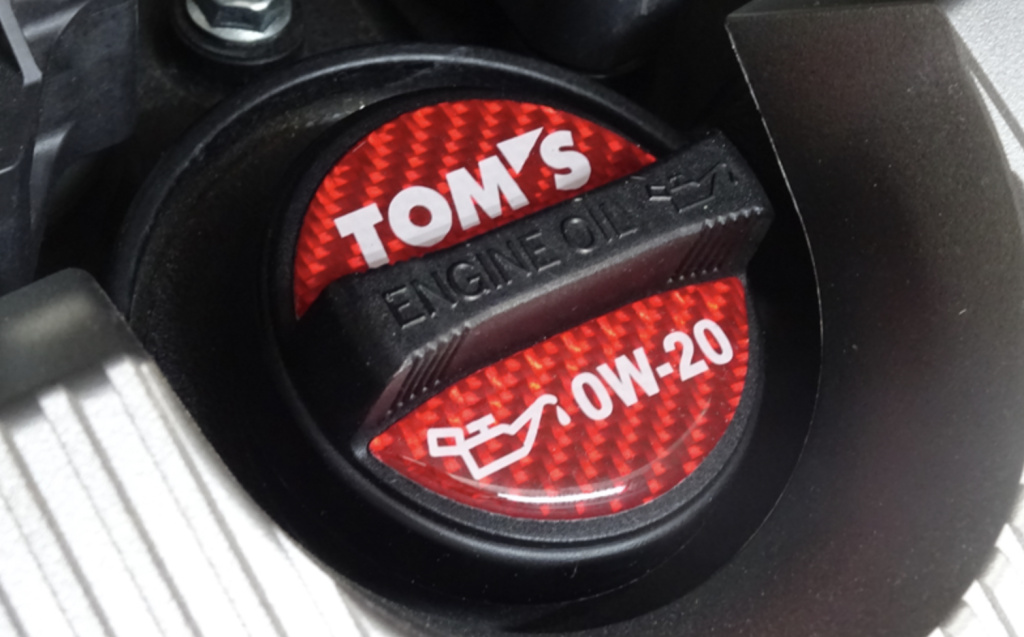 TOM'S - Oil Filler Cap Garnish