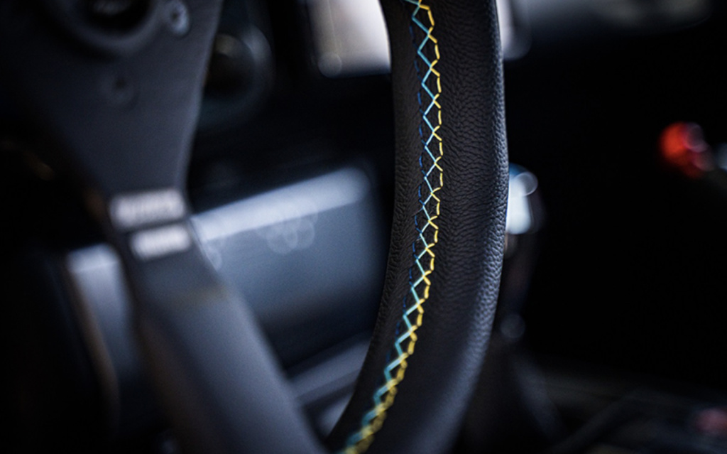 GReddy sports steering wheel 正規品！極美品！ GREDDY SPORT STEERING WHEEL - 3 STRIPE DEEP DISH - (16600002)