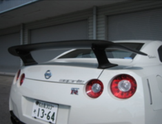 GT-R - R35 - Material: Dry Carbon - Width: 1680mm - Depth: 300mm - Height: 175mm - Weight: 2.7kg - R35