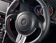 86 - ZN6 - Type: D-Shape - Material: Carbon/Leather - Color: Black - Diameter: 358mm - Stitch: Red - SS358-Z