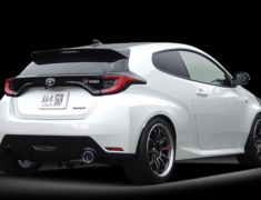 GR Yaris RZ - GXPA16 - Material: Stainless Steel - Pieces: 2 - Pipe Size: 70mm - Tail Size: 90mm - Weight: 7.3kg - TCO3176