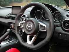 Roadster - ND5RC - Type: D-Shape - Material: Leather - Color: Black - Diameter: W373mm x H365mm - Stitch: Red/Silver Two-Tone - MC01