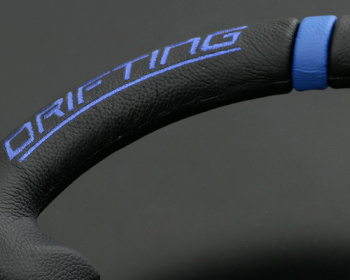 Universal - Material: Leather - Color: Black - Spoke Color: Black - Diameter: 350mm - Depth: 85mm - Stitch: Blue - 350/85mm - Black/Blue