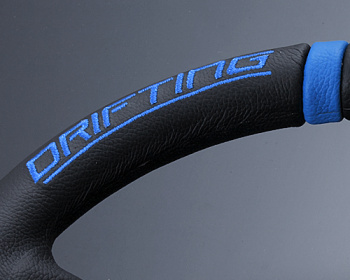 Universal - Material: Leather - Color: Black - Spoke Color: Black - Diameter: 330mm - Depth: 85mm - Stitch: Blue - 330/85mm - Black/Blue