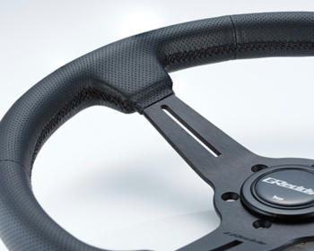 Universal - Black Edition - Material: Black leather & Black anodized - Color: Black - Diameter: 340mm - Stitch: Black - 16600003
