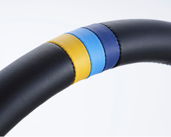 Universal - Standard Edition - Material: Black leather & Black anodized - Color: Black - Stitch: Yellow/Teal/Navy - 16600002