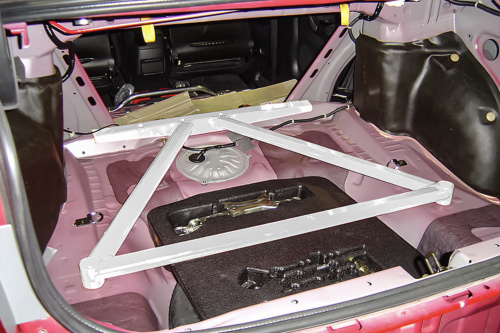 Carbing - Trunk Brace Bar