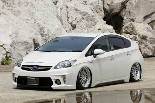 Blow Design - Body Kit for ZVW30