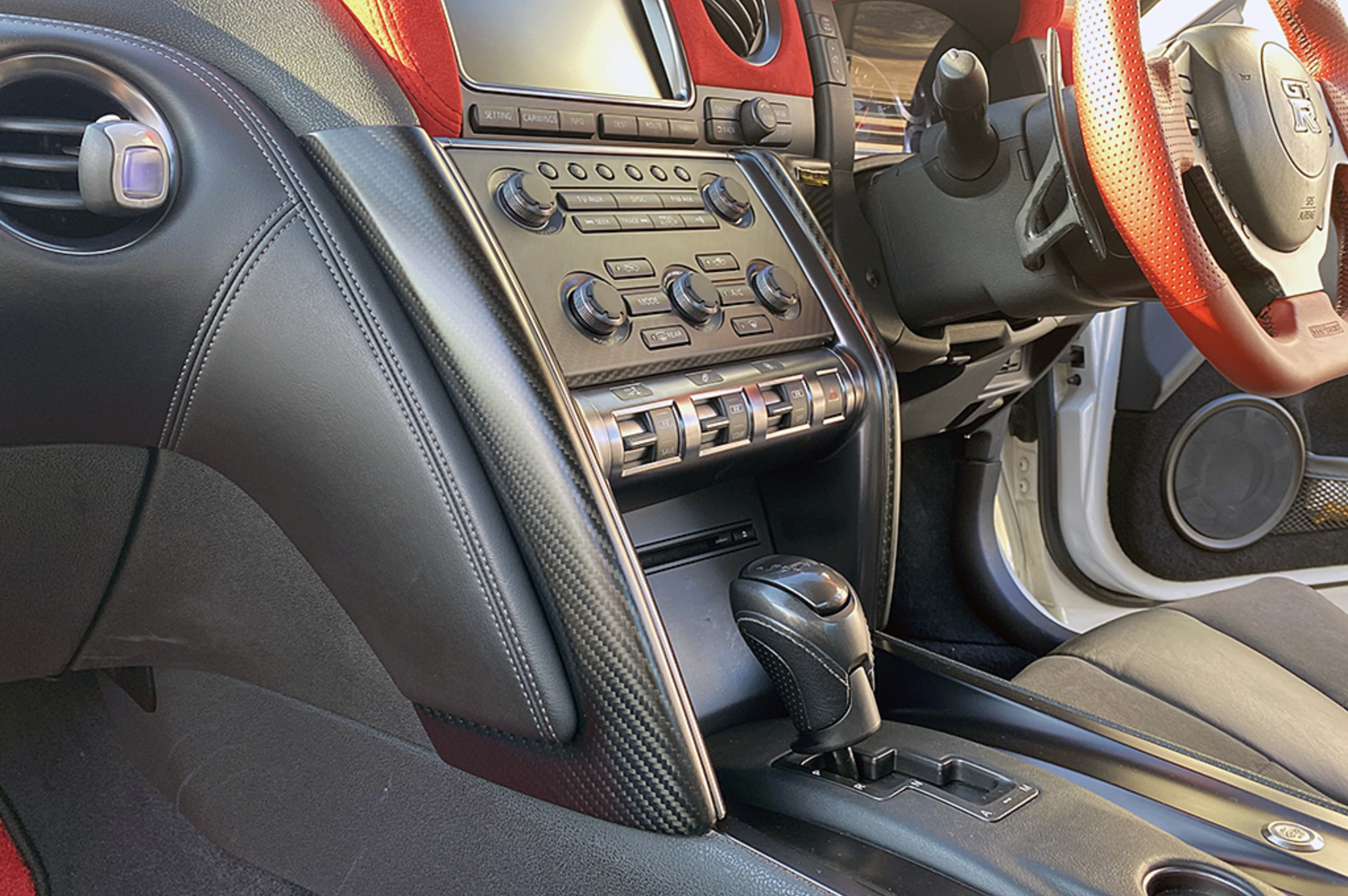 Top Secret - Dry Carbon Center Console Panel - GTR R35 - Nengun