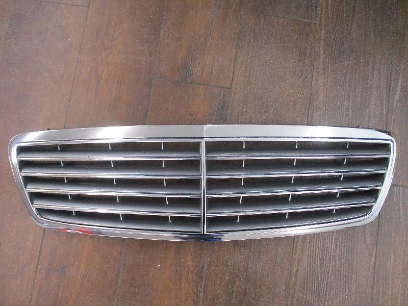 Mercedes Benz MercedesBenz CClass (W203) genuine front grille