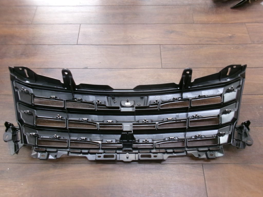 Toyota - Noah (80 series) genuine front grille - Nengun Performance