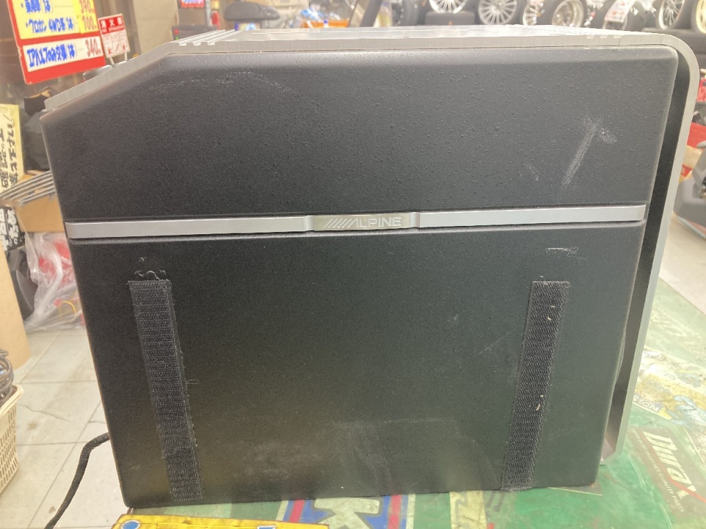 Alpine - Used! Subwoofer with built-in amplifier (SWW-5000