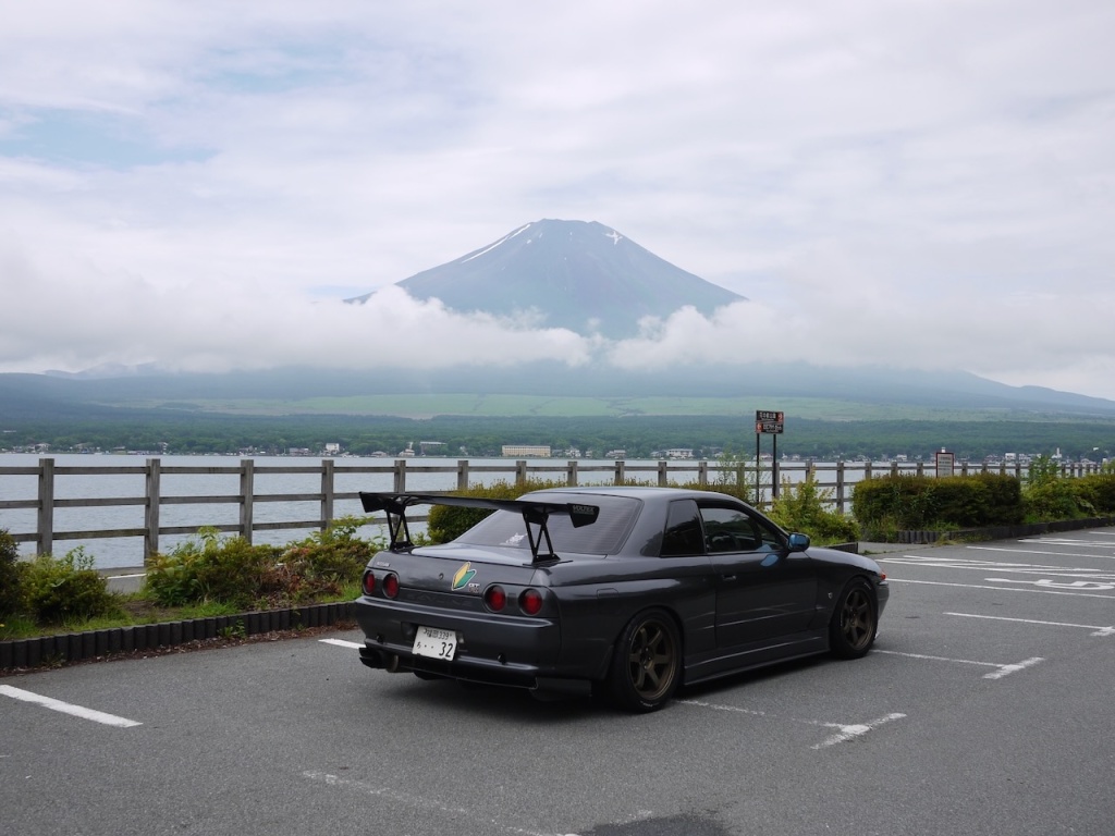 Bee R - R32 GTR Carbon Rear Diffuser