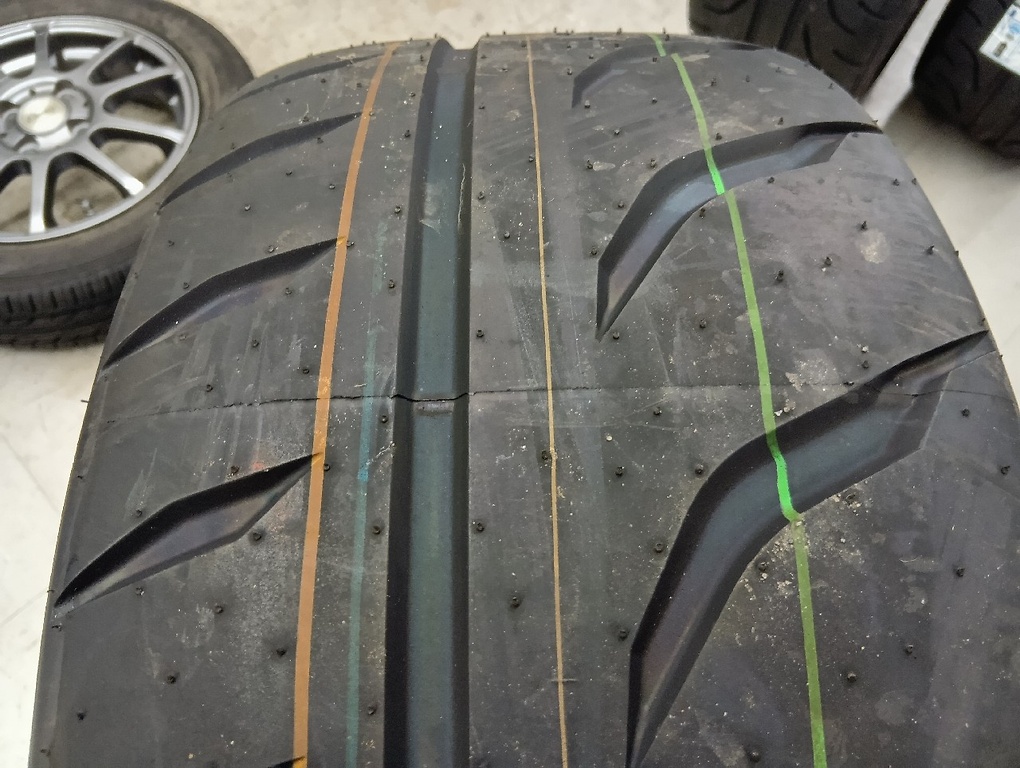 Toyo - Set of 2 unused tires (245/40R18)