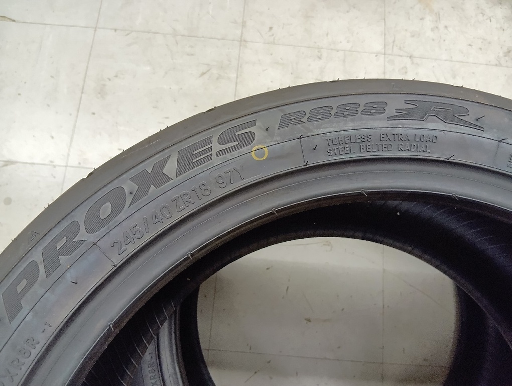 Toyo - Set of 2 unused tires (245/40R18)