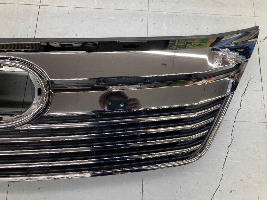 Toyota - Genuine front grille for the late model 20-series