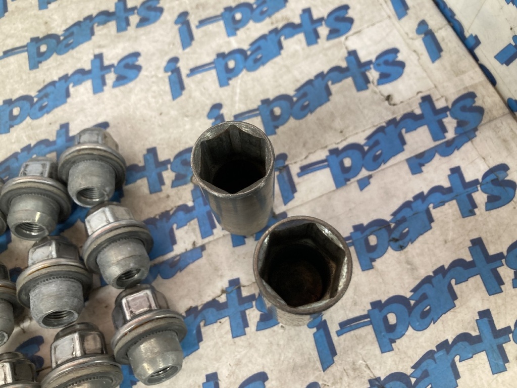 Nissan - Flat seat nut for Nissan vehicles (M12 x P1.25)