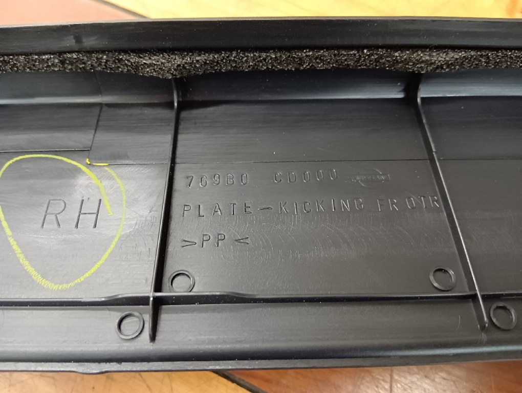 Nissan - Fairlady Z33 genuine scuff plates left and right