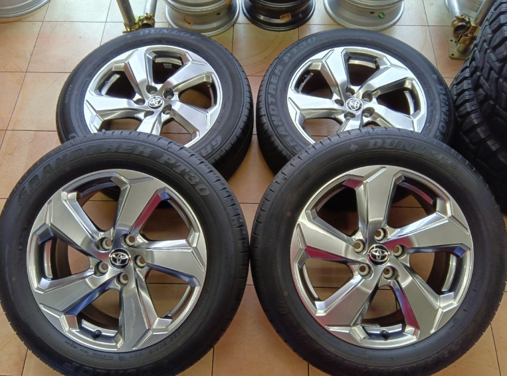 トヨタRAV4 G 純正18インチ 225/60R18 4本セット 2023年製 新車外し品】トヨタ RAV4 Gグレード 後期 純正 18in 7J