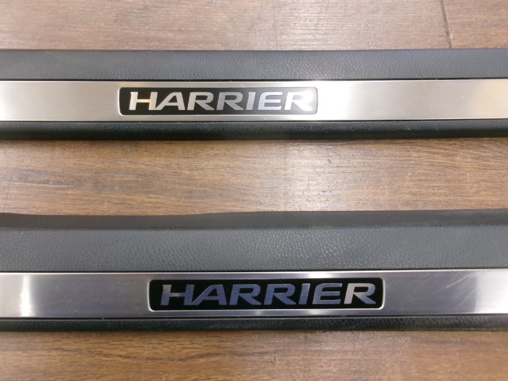 Toyota - Genuine front scuff plate for Toyota Harrier (60 series)