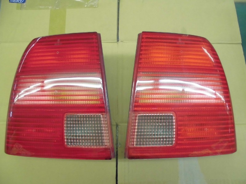 Volkswagen - Used! Genuine Passat (3BA series) taillights (left and right set)
