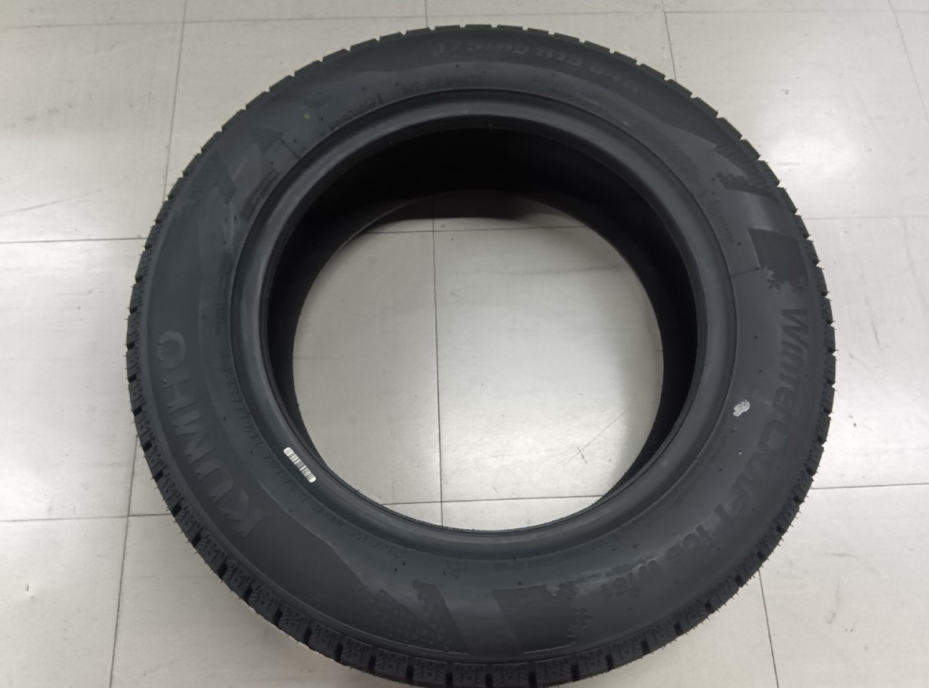 Kumho - Brand new WI61 studded tires (175/65R15) - Nengun Performance