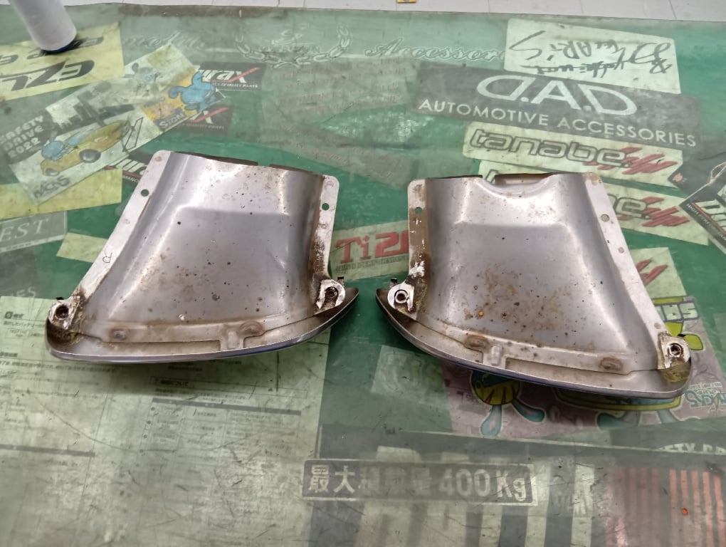 Toyota - Used! Genuine muffler cutters for 200 series Crown (left and right)