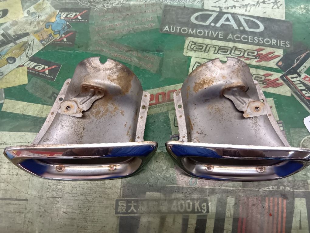 Toyota - Used! Genuine muffler cutters for 200 series Crown (left and right)