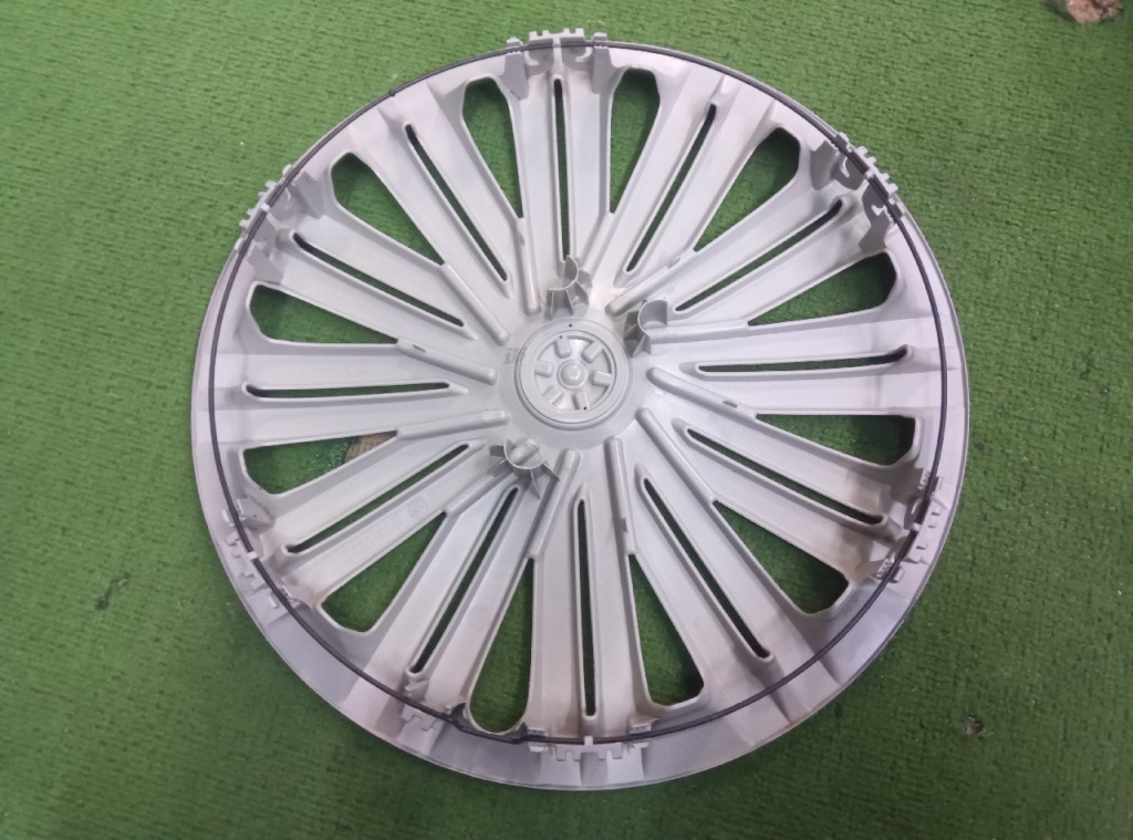 Volkswagen - Polo (6R) genuine 15-inch wheel cap (1 piece)