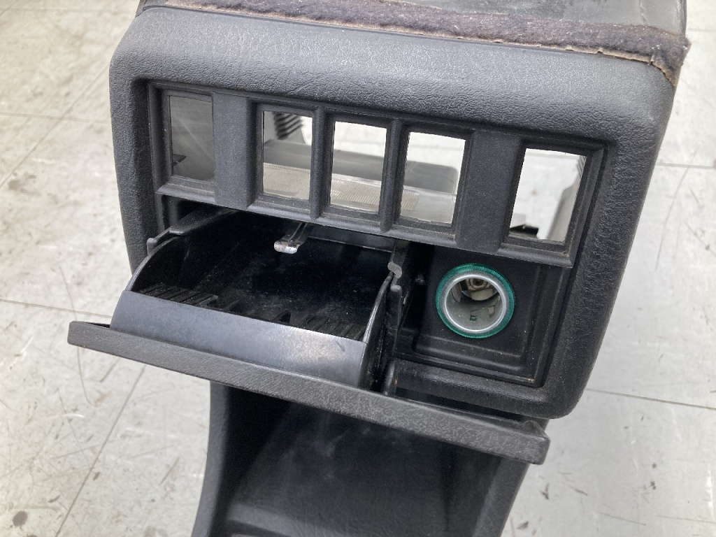 Volkswagen - Volkswagen Golf 2 Genuine Console/AT