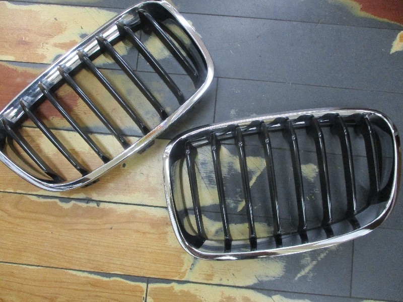 BMW - BMW 1 Series (135i) genuine front grille