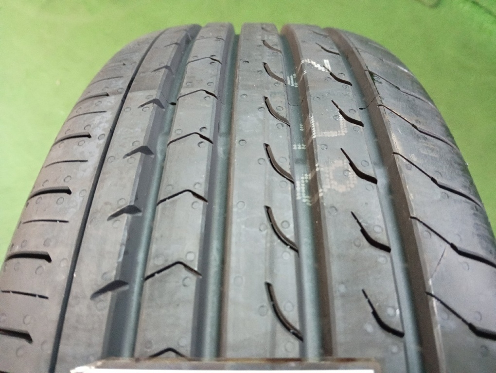 Yokohama - Set of 2 unused tires (195/60R16)