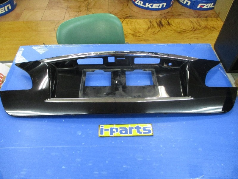 Unknown - Nissan Motor Co., Ltd. - Genuine trunk garnish for the early model Fuga (Y51)