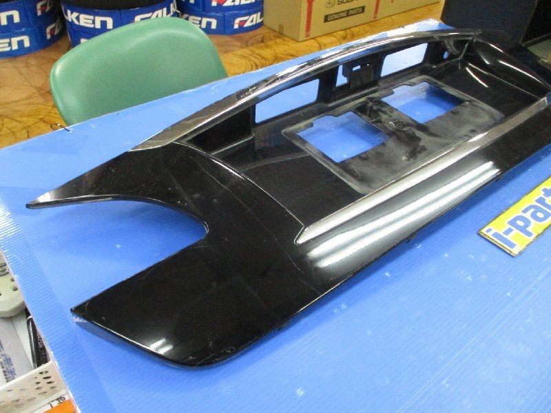 Unknown - Nissan Motor Co., Ltd. - Genuine trunk garnish for the early model Fuga (Y51)