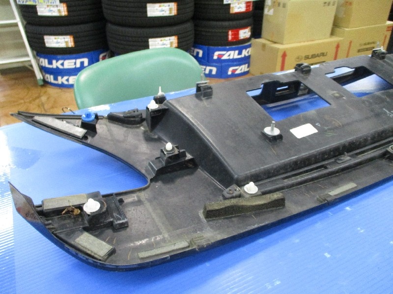 Unknown - Nissan Motor Co., Ltd. - Genuine trunk garnish for the early model Fuga (Y51)