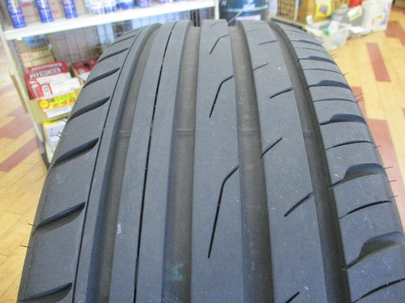 Toyo - Used PROXES tires (235/65R18) - 4 tires