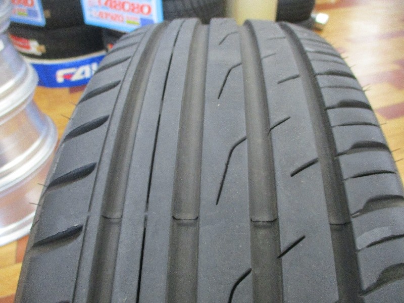 Toyo - Used PROXES tires (235/65R18) - 4 tires