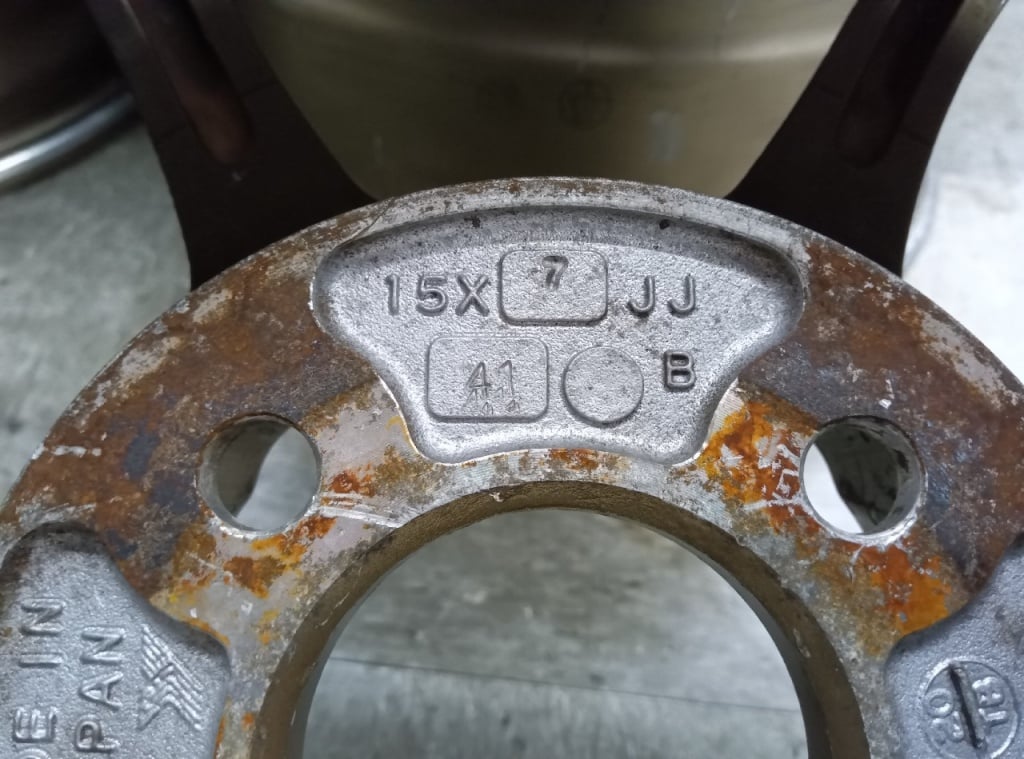 Yokohama - ADVAN RG? 15-inch aluminum wheels (4 wheels)