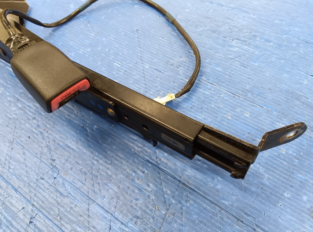 Recaro - Legacy (BP5/BL5) seat rail right