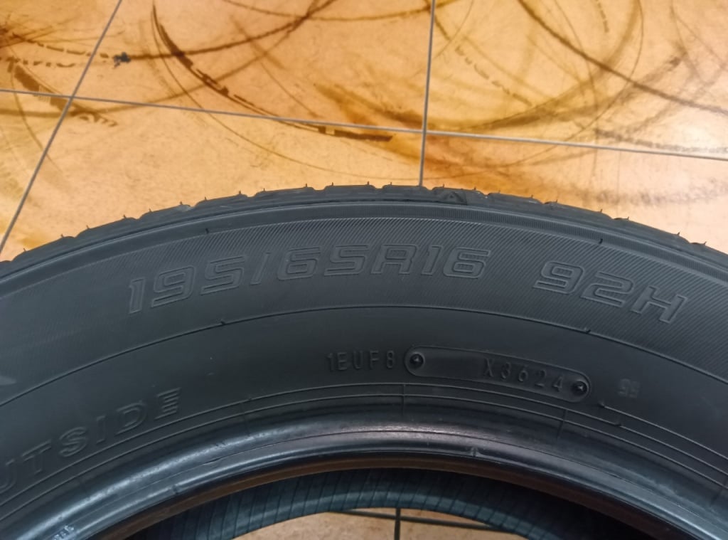 Dunlop - Used tires (195/65R16) 6mm x 2