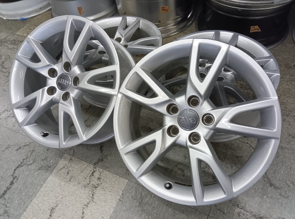 Audi - Audi Q3 genuine 17-inch wheel set (4 pieces) - Nengun